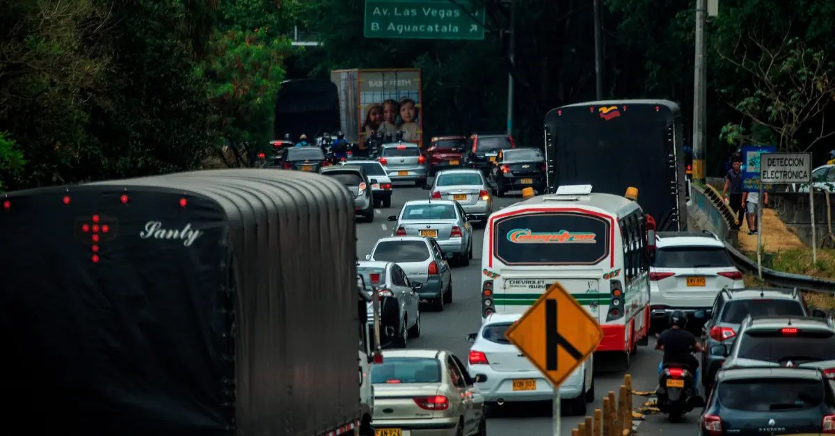 Recuerde el pico y placa que rige en Medellín este martes primero de abril
