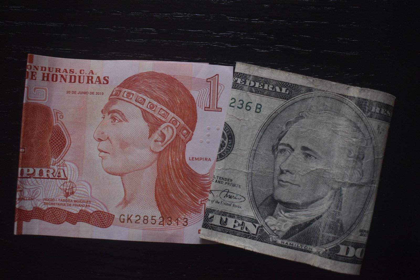 Acuerdo con el FMI prevé más devaluación del lempira por déficit comercial