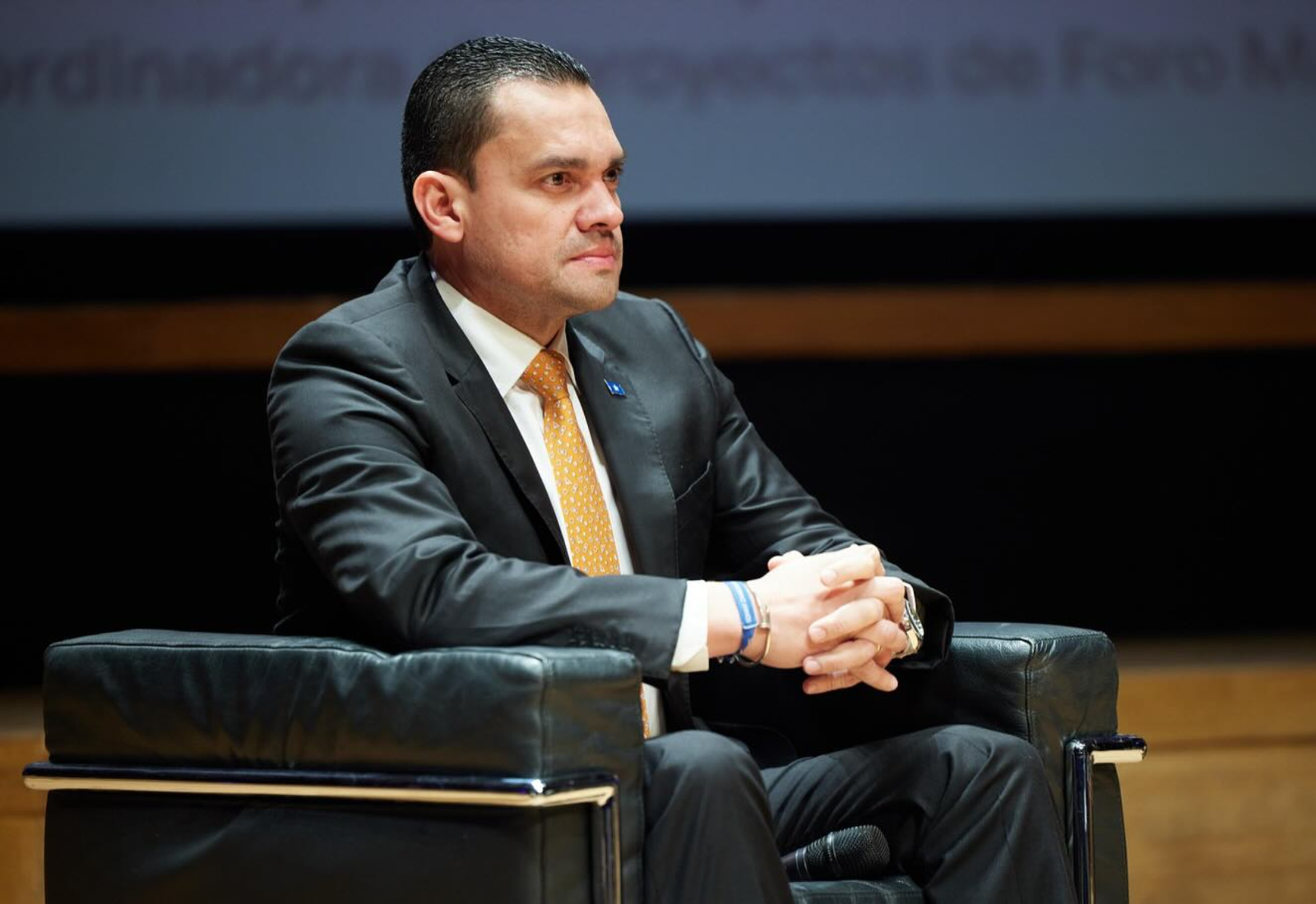 Zambrano advierte que Redondo pretende sesionar con diputados suplentes de Libre